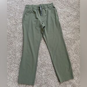 Vuori women’s joggers, size small, EUC, only worn once, $45